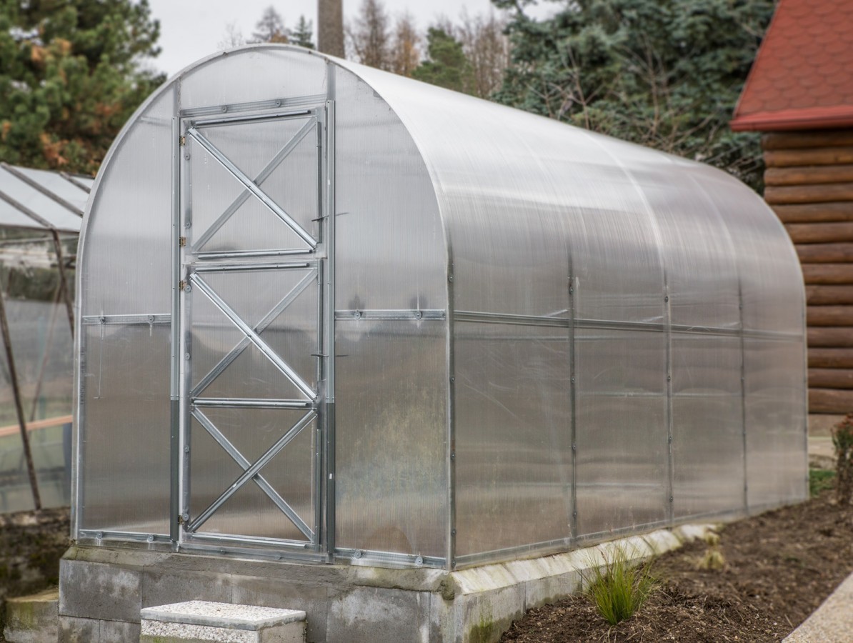 Polykarbonátový skleník Volya